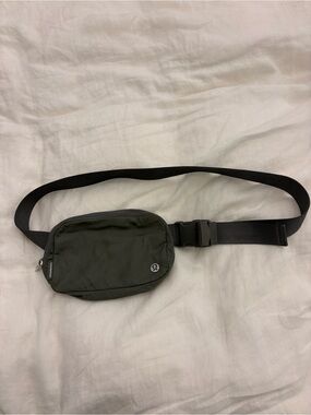 lululemon athletica Olive sage Green everywhere Belt Bag 1L waist pack